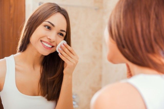 Как сделать мицеллярную воду в домашних условиях Как сделать мицеллярную воду в домашних условиях - фото