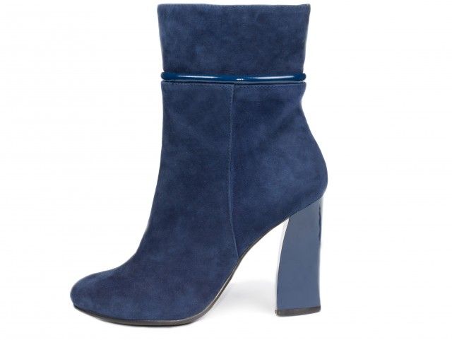Модне зимове взуття 2019: поради від Ольги Сумської Blue suede female boot
