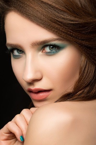 Зимовий макіяж: які кольори використовувати Portrait of beautiful young woman