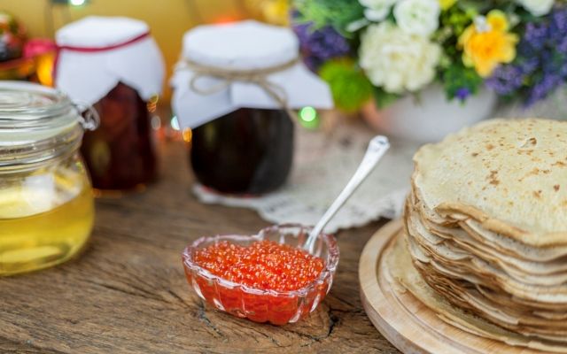 Масниця: традиції наших предків traditional Russian pancakes with red cavier and honey