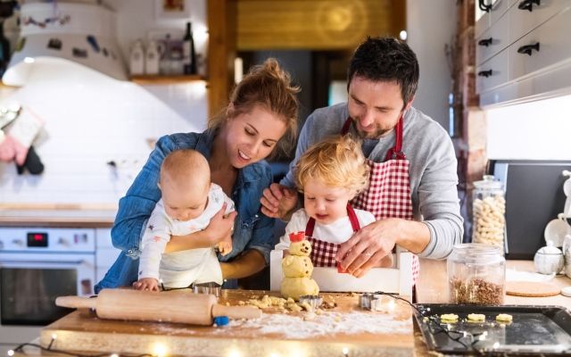 Другий день Масляної — «загравання»: традиції iStock-872349248