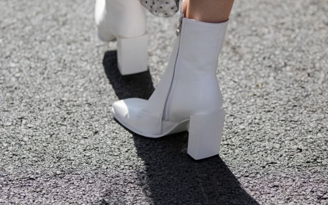 Модне зимове взуття 2019: поради від Ольги Сумської біле взуття
