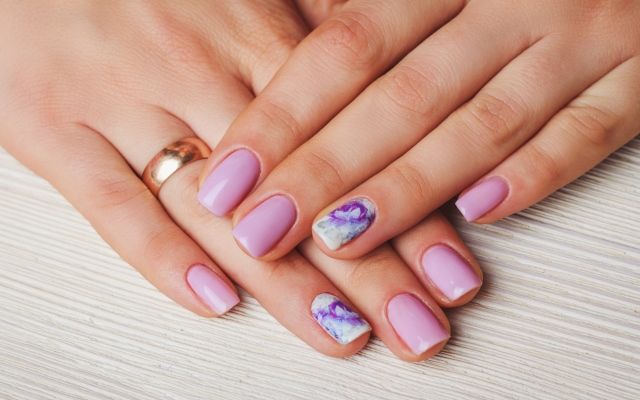 Манікюр на 8 Березня: ідеї в фотографіях маникюр на 8 марта