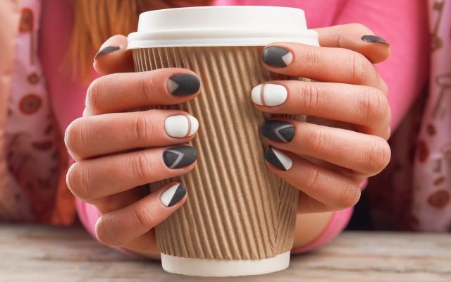 Манікюр на 8 Березня: ідеї в фотографіях маникюр на 8 марта