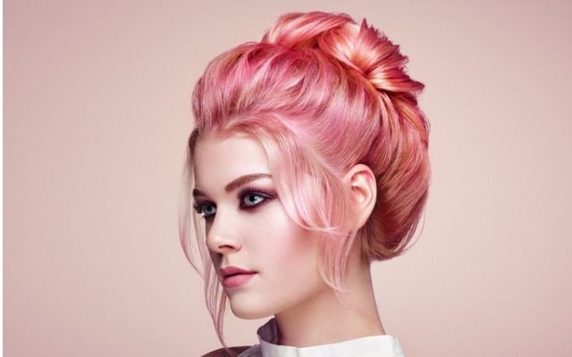 Яку зачіску зробити на 8 березня: ідеї в фото від стилістів СТБ пучок на 8 марта