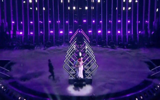 Во время выступления Великобритании на сцену Евровидения-2018 выбежал неизвестный photo_2018-05-12_23-15-40