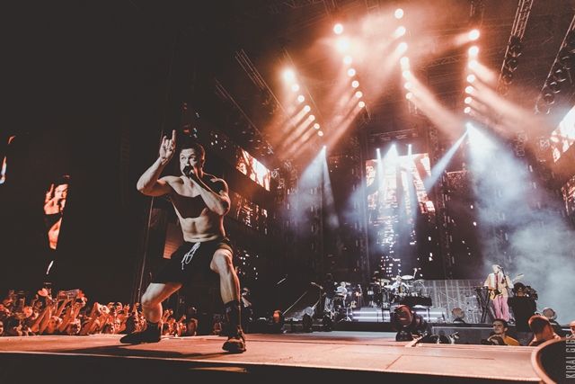 Imagine Dragons в Киеве: голый торс и флаг Украины IMG_6196