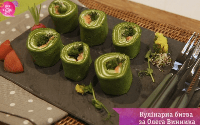 шпинатные блинчики с лососем