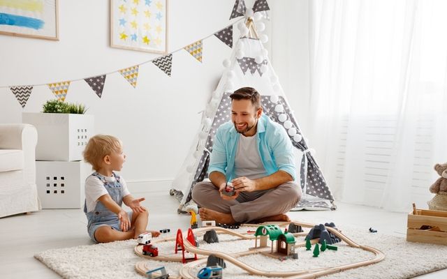 Игры с детьми дома: во что можно поиграть с ребенком iStock-910871690