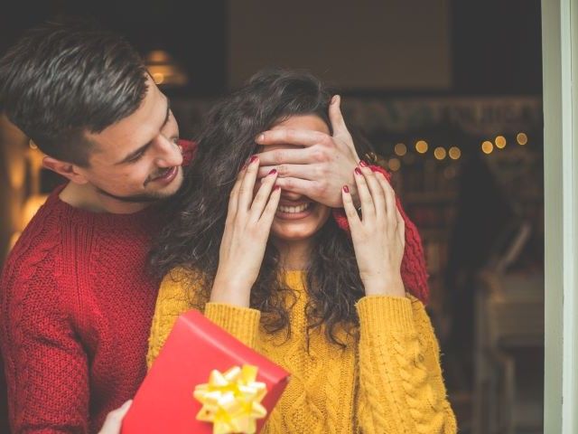 Привітання з Днем святого Валентина в смс, віршах і прозі iStock-930919310