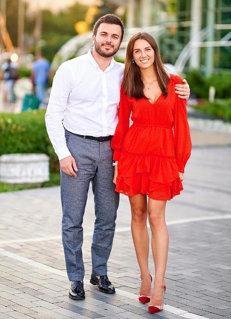 Фотодобірка: зірки СТБ зі своїми коханими 51654251_2210378239279183_2274430931379726818_n