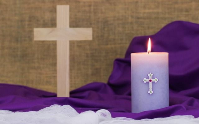 Трійця: що можна і не можна робити в цей день easter-composition-with-candle-and-wood-cross-picture-id502097238