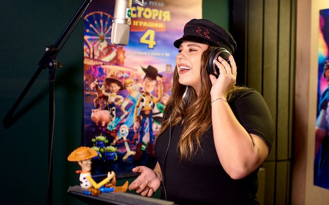 Солистка группы KAZKA озвучила мультфильм «История игрушек 4» 0463