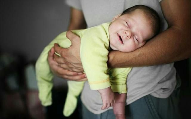 новонароджений догляд у перший місяць