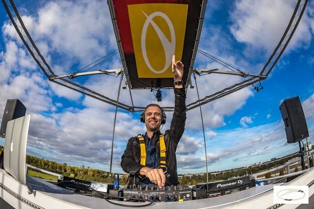 Armin Van Buuren «A State of Trance 900: Lifting You Higher»: грандиозное шоу в Киеве Armin Van Buuren концерт в киеве