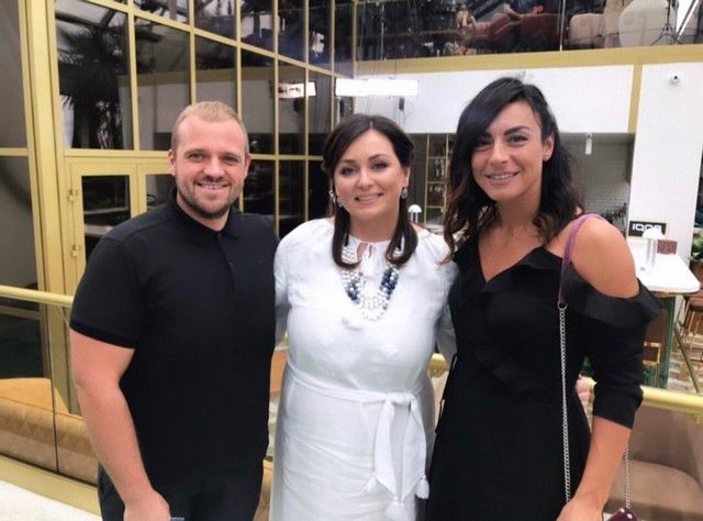 Допремьерный показ первой серии проекта Зважені та щасливі 9