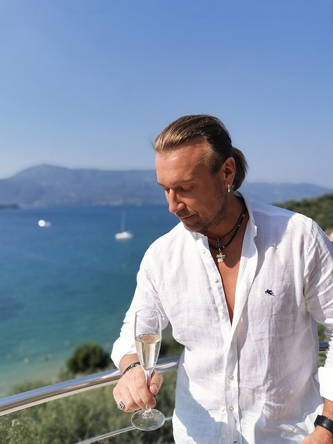 Олег Винник розповів про улюблену пісню зі свого репертуару і заповітну мрію Олег Винник на отдыхе