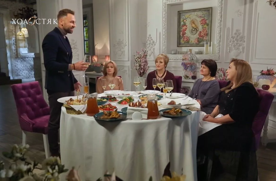 Знакомство Холостяка 10 сезона Макса с мамами участниц