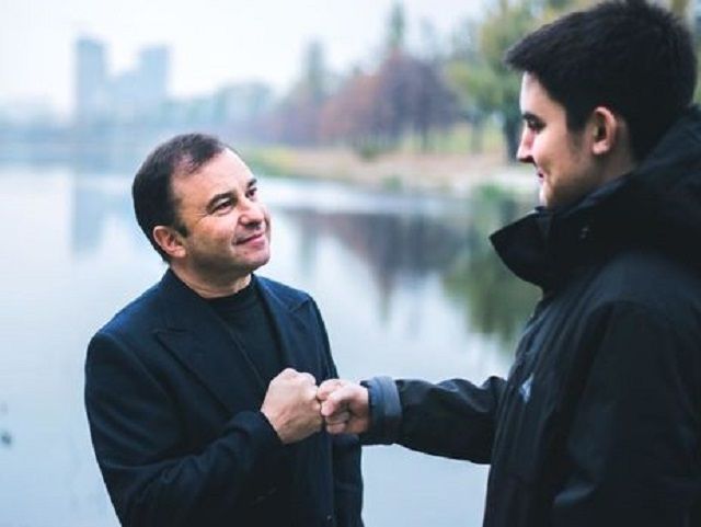 «Мені залишилося протриматися в живих стільки, скільки зможу»: син Віктора Павлика припинив лікування раку нппз