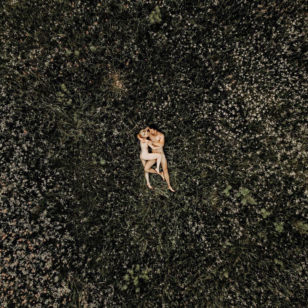 Тарас Цимбалюк знявся в любовній фотосесії з дівчиною