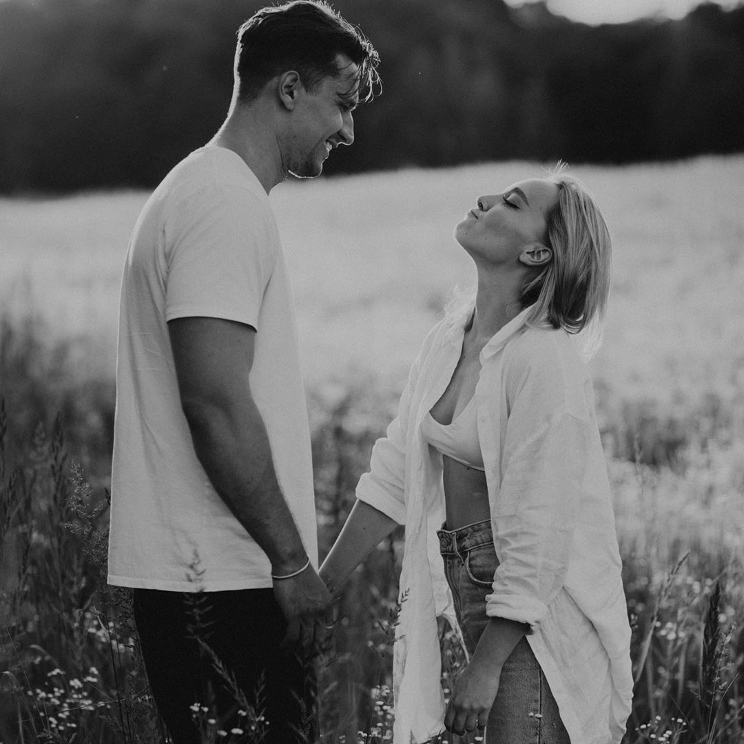 Тарас Цимбалюк знявся в любовній фотосесії з дівчиною