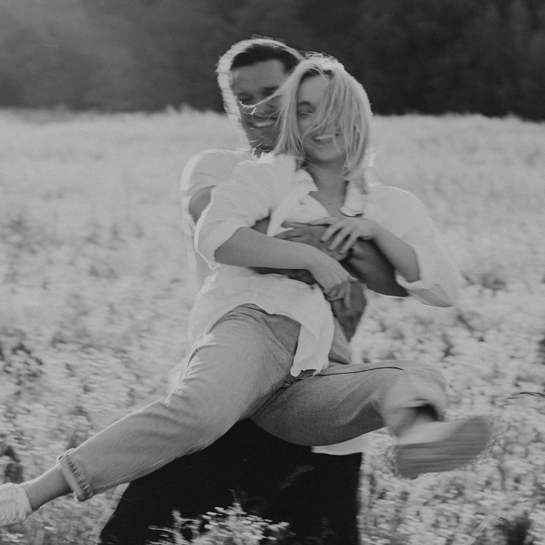 Тарас Цимбалюк знявся в любовній фотосесії з дівчиною