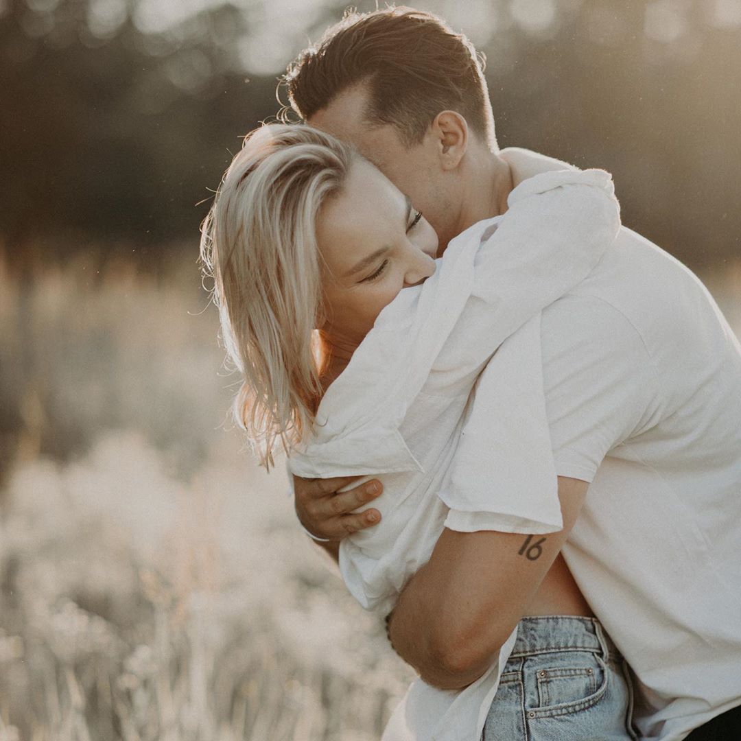 Тарас Цимбалюк знявся в любовній фотосесії з дівчиною