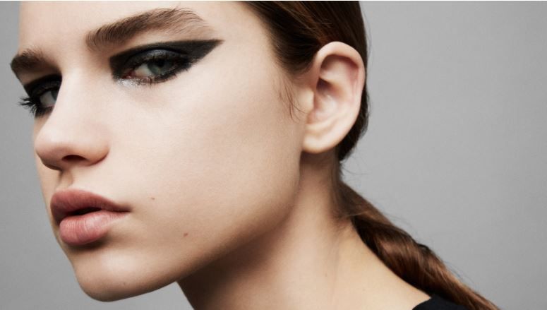 Який макіяж зробити на Новий рік 2021: варіанти в фото