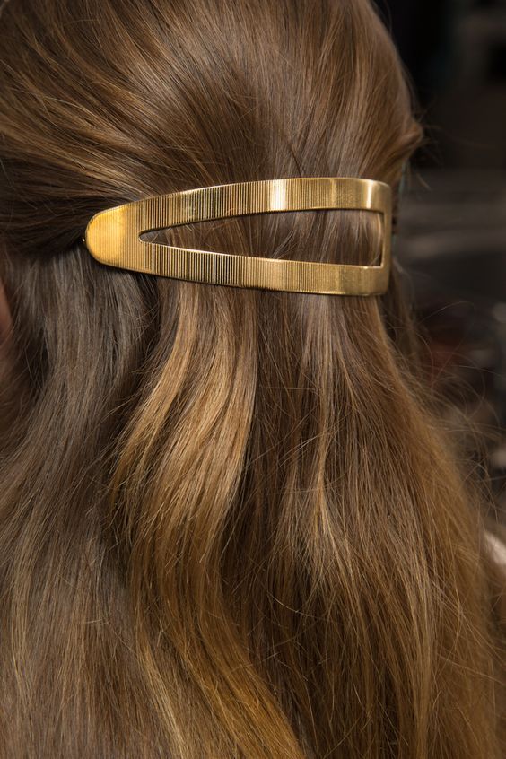 Модні зачіски 2021: тренди зачісок на довге волосся на весь рік