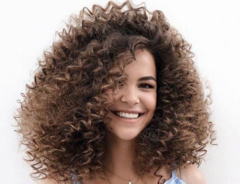 Модні зачіски 2021: тренди зачісок на середнє волосся на весь рік