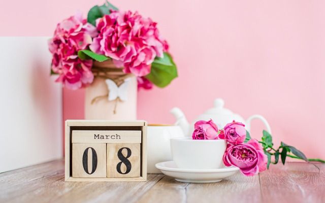 35 небанальних ідей, що подарувати на 8 Березня 8 марта