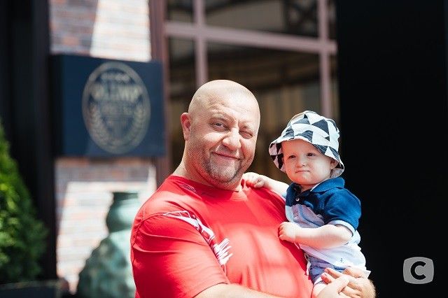 «Папаньки»-4: биография Егора Крутоголова Егор Крутоголов: биография, творчество и все новости об актере