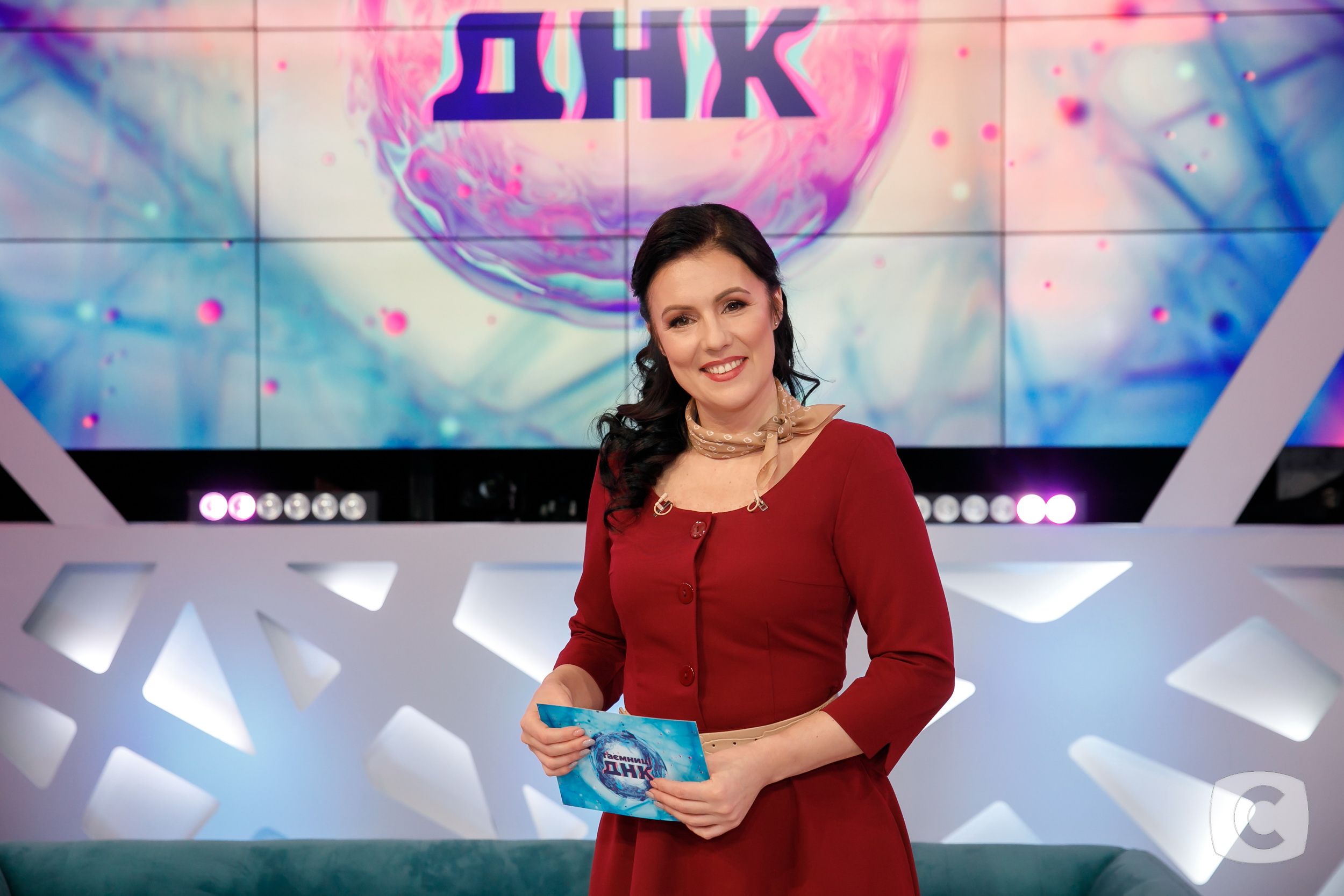 Ведуча СТБ Тетяна Висоцька про повернення до Києва: Донька на власні очі переконалася, що тато її міцно захищає Тетяна Висоцька побачилася з чоловіком у тероборороні після повернення до Києва