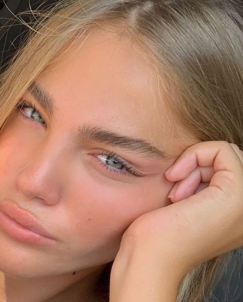 Брови 2022: модные тенденции