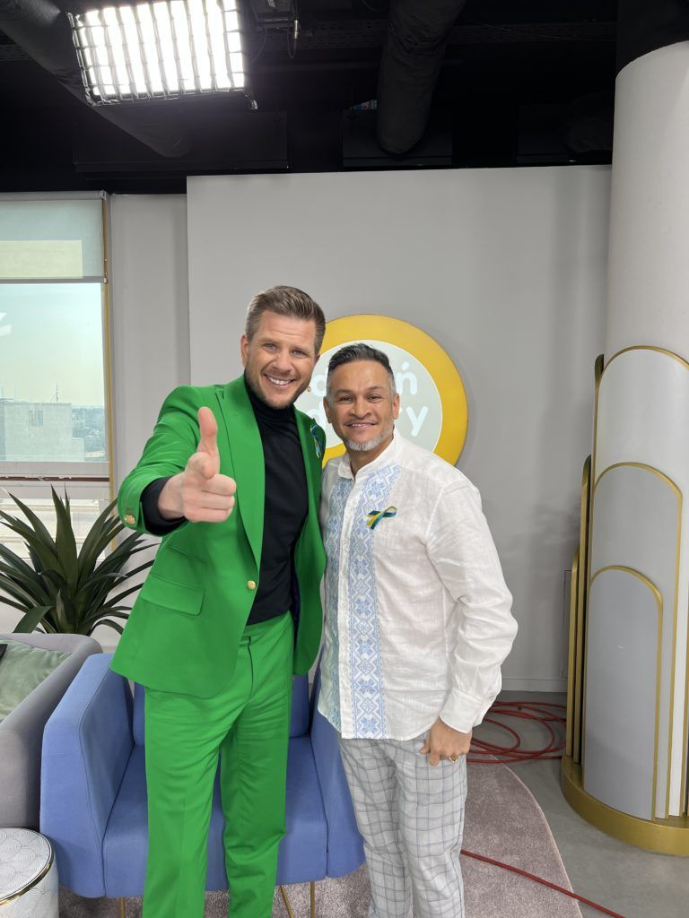 #ДобріІсторії. Эктор Хименес-Браво: Готовим 2000 обедов в день для военных Эктор Хименес-Браво: Готовим 2000 обедов в день для военных | Телеканал СТБ