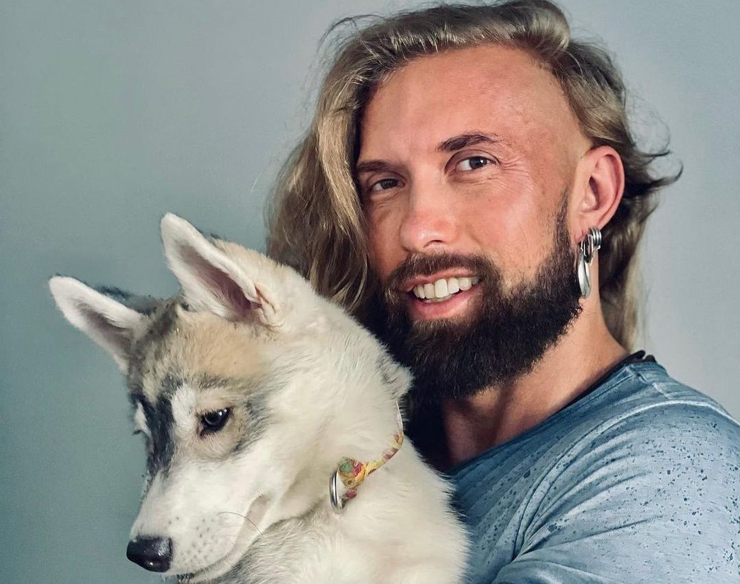 Алексей Суровцев отмечает день рождения и рассказывает о новом приюте для животных Олексій Суровцев