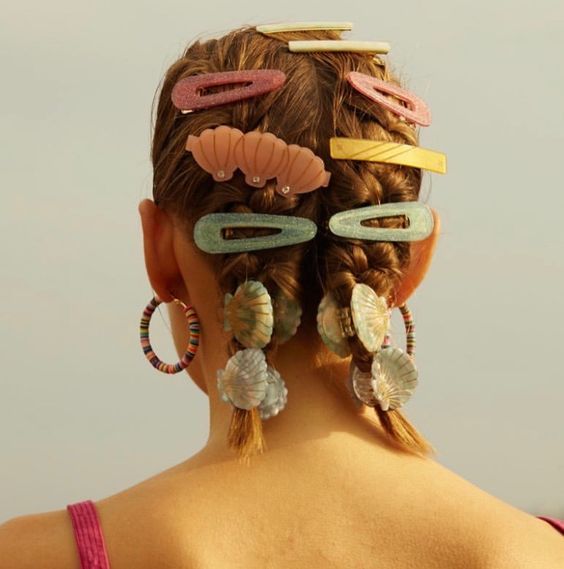 Модні зачіски літа 2023: аксесуари для укладення волосся цього літа Модні зачіски літа 2023: тренди цього сезону