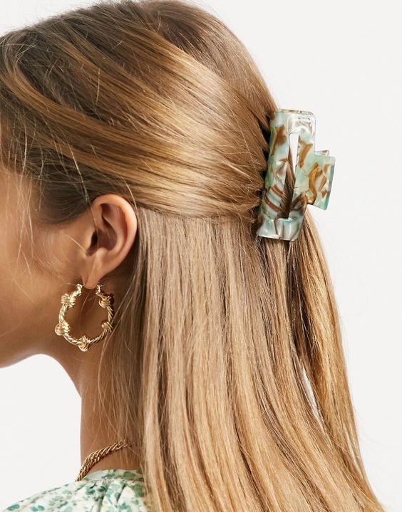 Модні зачіски літа 2023: аксесуари для укладення волосся цього літа Модні зачіски літа 2023: тренди цього сезону