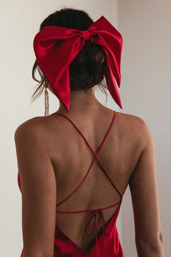 Модні зачіски літа 2023: аксесуари для укладення волосся цього літа Модні зачіски літа 2023: тренди цього сезону