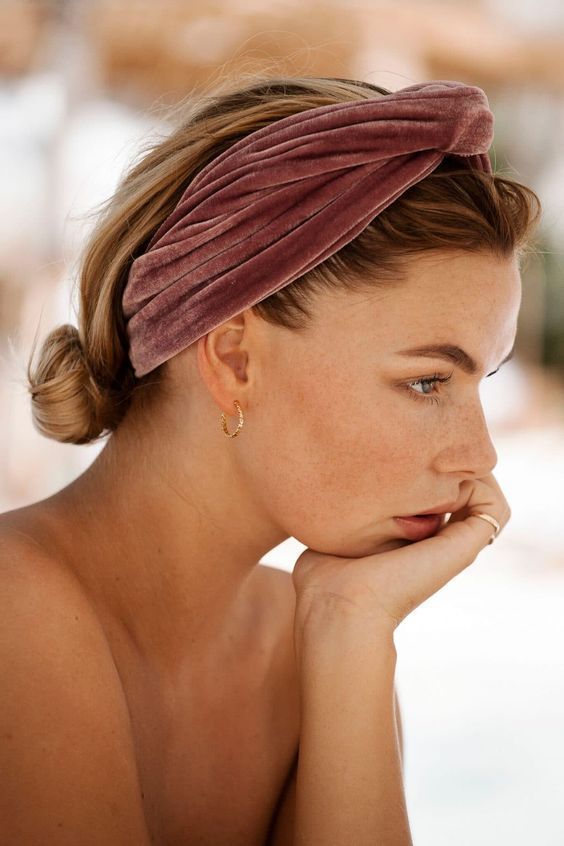 Модні зачіски літа 2023: аксесуари для укладення волосся цього літа Модні зачіски літа 2023: тренди цього сезону