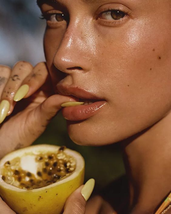 Літній манікюр 2024: ідеї для вашого наступного візиту в салон Манікюр літо 2024: тренди літнього манікюру для нігтів