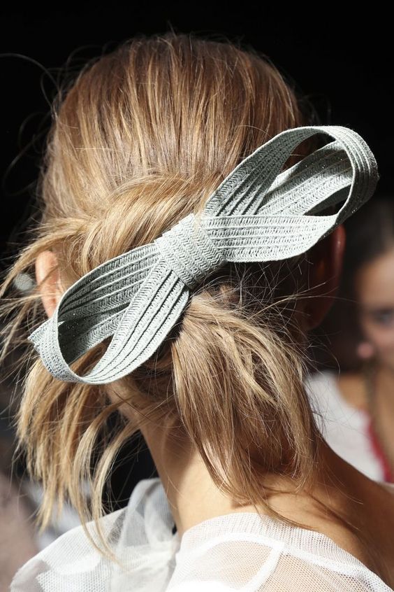 Модні зачіски літа 2023: аксесуари для укладення волосся цього літа Модні зачіски літа 2023: тренди цього сезону