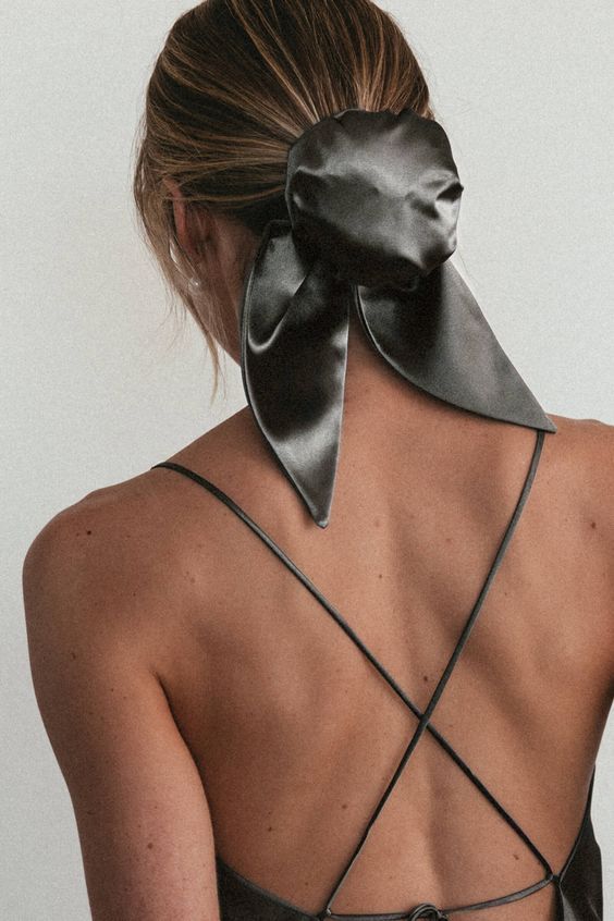 Модні зачіски літа 2023: аксесуари для укладення волосся цього літа Модні зачіски літа 2023: тренди цього сезону