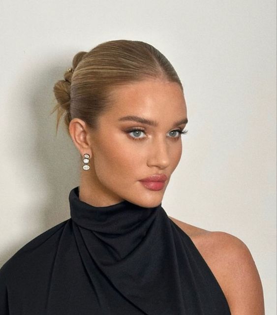 Модні зачіски літа 2023: аксесуари для укладення волосся цього літа Модні зачіски літа 2023: тренди цього сезону