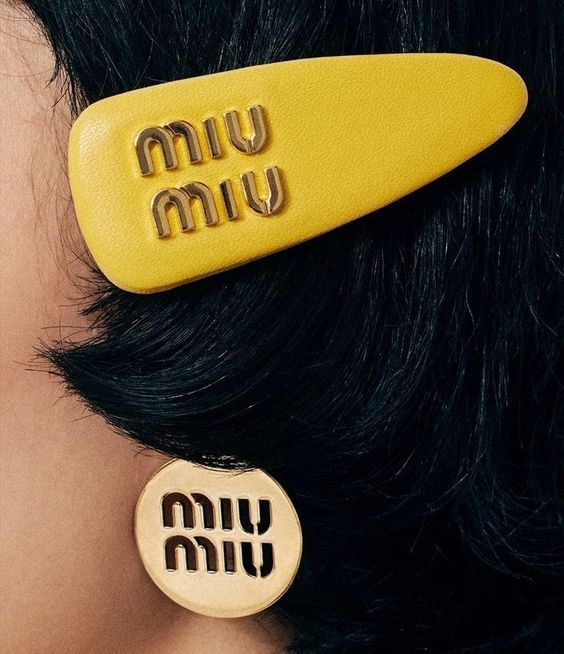 Модні зачіски літа 2023: аксесуари для укладення волосся цього літа Модні зачіски літа 2023: тренди цього сезону