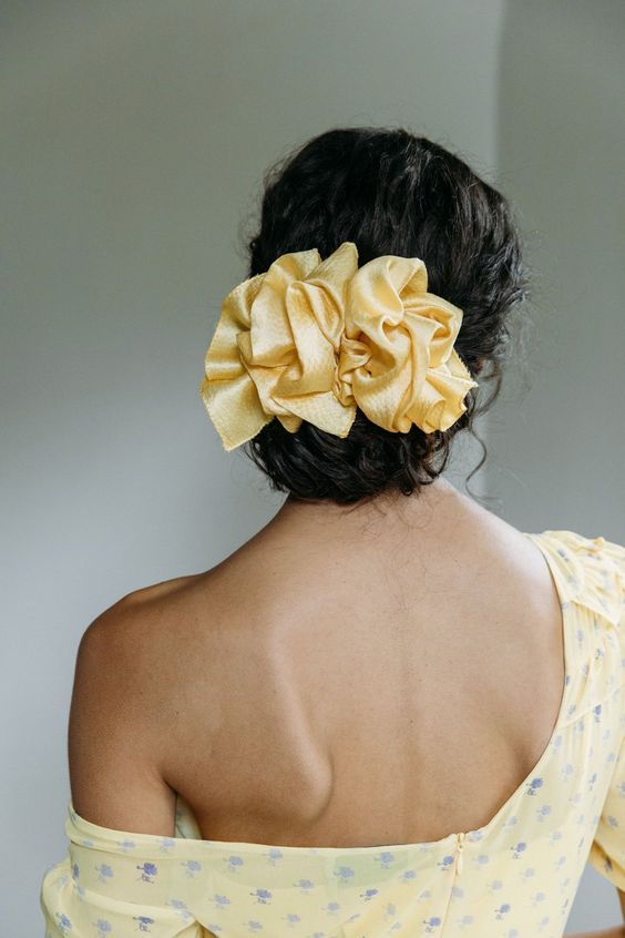 Модні зачіски літа 2023: аксесуари для укладення волосся цього літа Модні зачіски літа 2023: тренди цього сезону