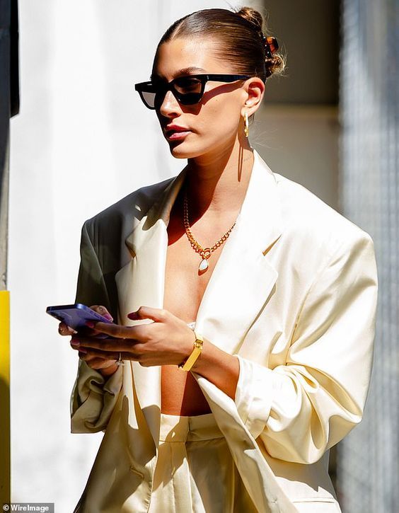 Модні зачіски літа 2023: аксесуари для укладення волосся цього літа Модні зачіски літа 2023: тренди цього сезону