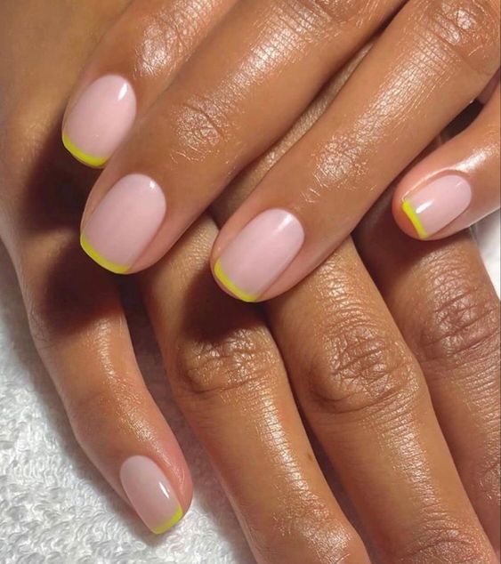 Літній манікюр 2024: ідеї для вашого наступного візиту в салон Манікюр літо 2024: тренди літнього манікюру для нігтів