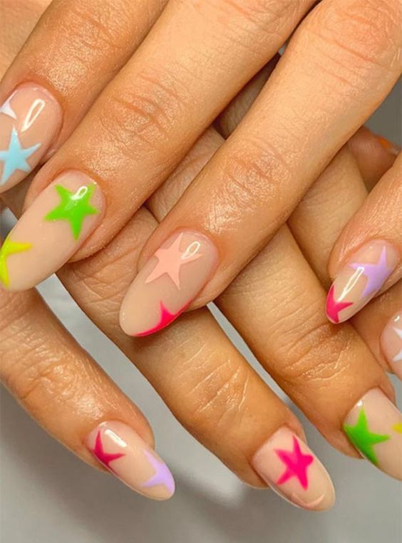 Яскравий літній манікюр 2023 року: добірка головних трендів Яскравий літній манікюр 2023 року: добірка головних трендів