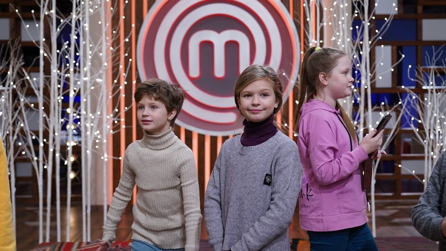 Незабутній подарунок від команди «МастерШеф»: діти-сироти та ВПО провели день залаштунками головного кулінарного проєкту країни Діти-сироти та ВПО провели день залаштунками «МастерШеф»-13